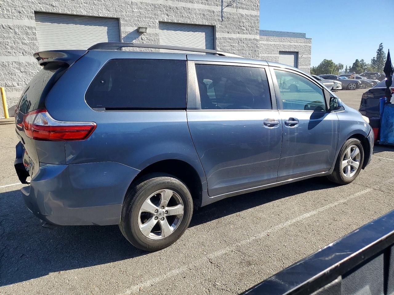 2016 Toyota Sienna le