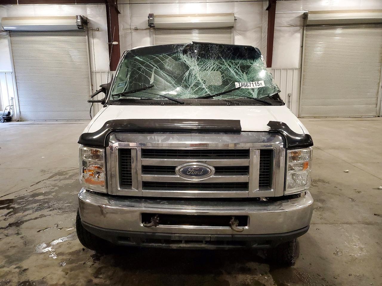 2013 Ford Econoline E350 Super Duty Wagon