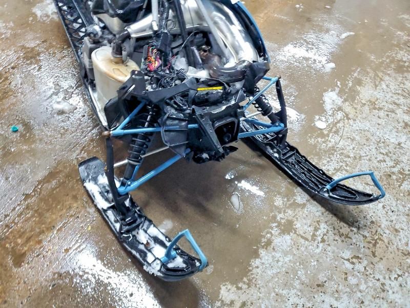 2023 Yama Snowmobile