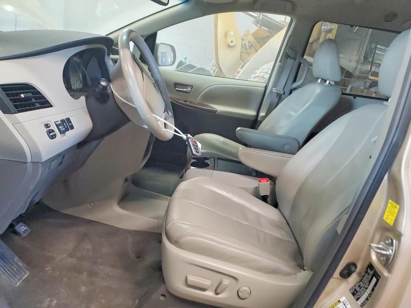 2011 Toyota Sienna xle
