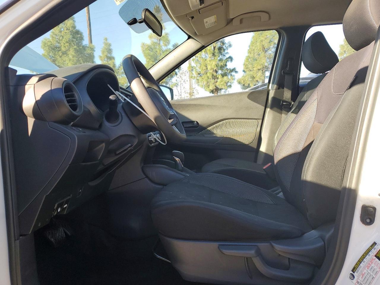 2018 Nissan Kicks s