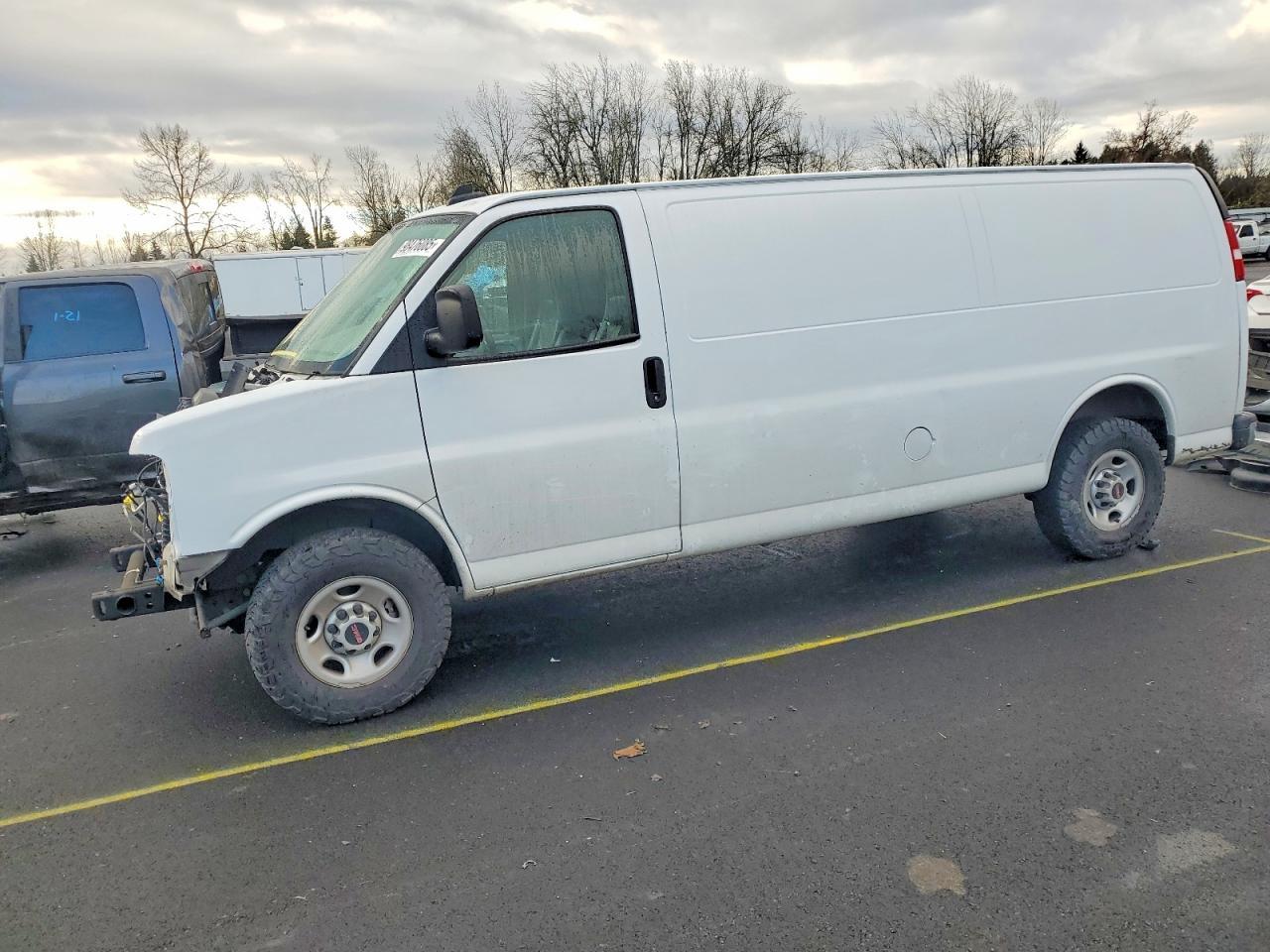 2022 GMC Savana G2500 Delivery Van