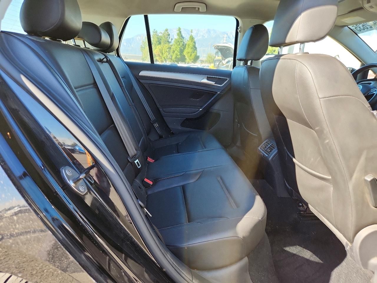 2017 Volkswagen Golf s