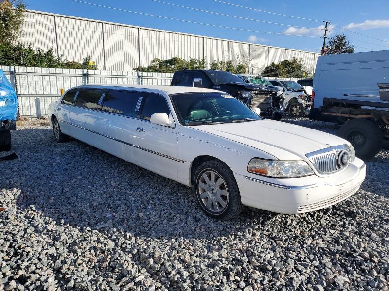 2005 Lincoln Town car