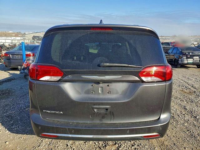2017 Chrysler Pacifica Touring l
