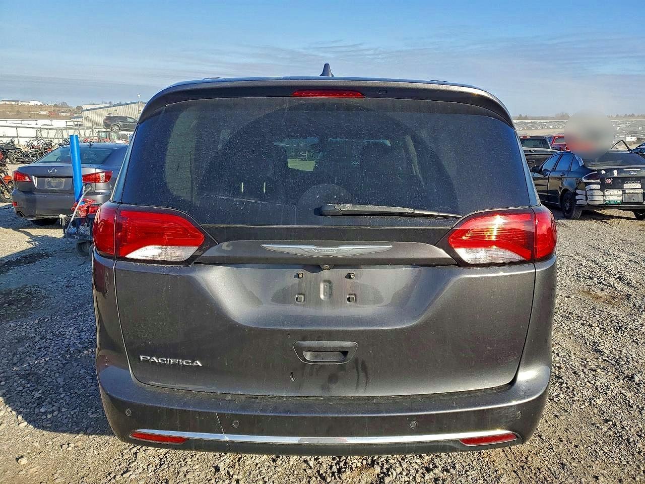 2017 Chrysler Pacifica Touring l
