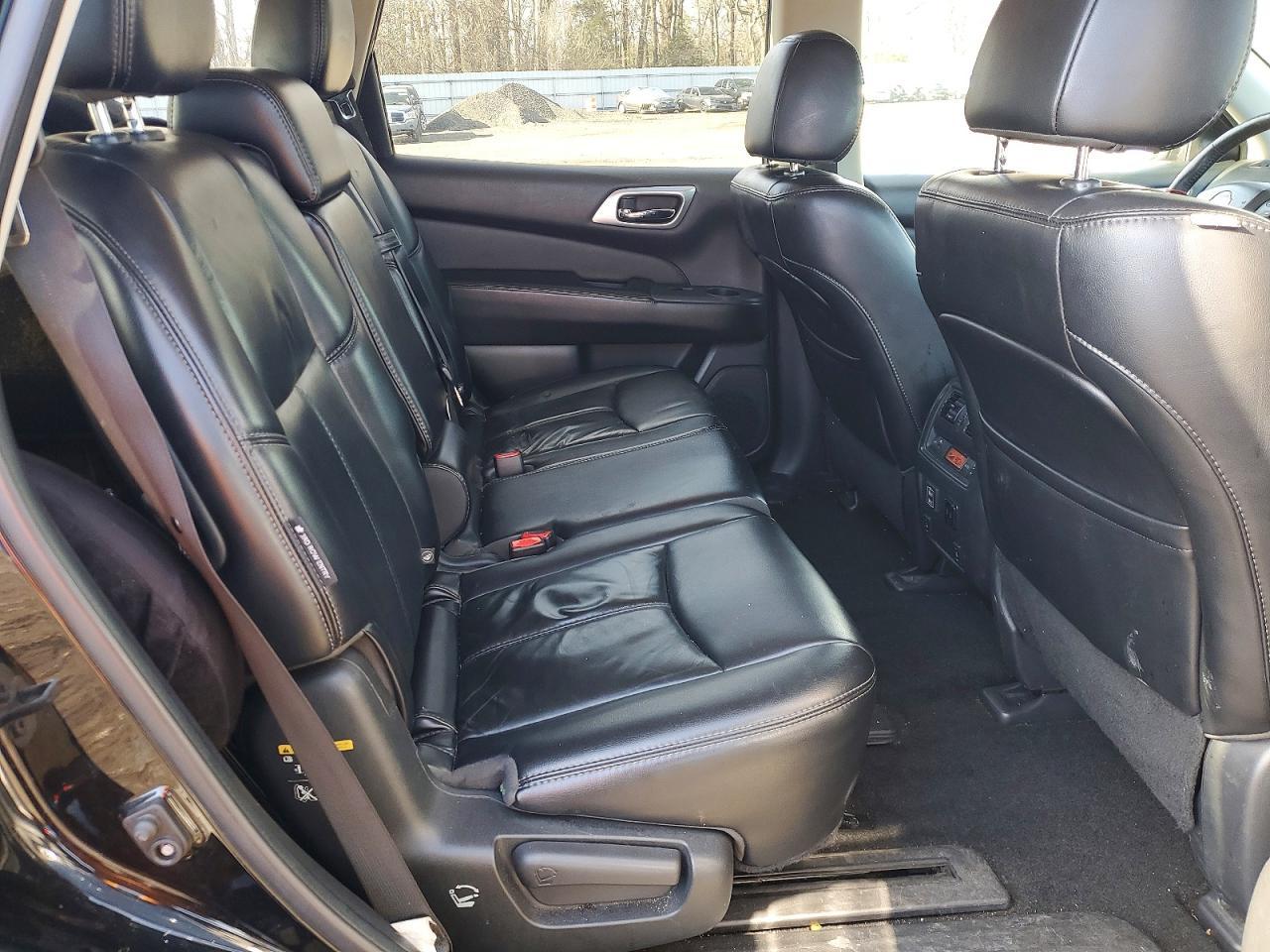 2018 Nissan Pathfinder s