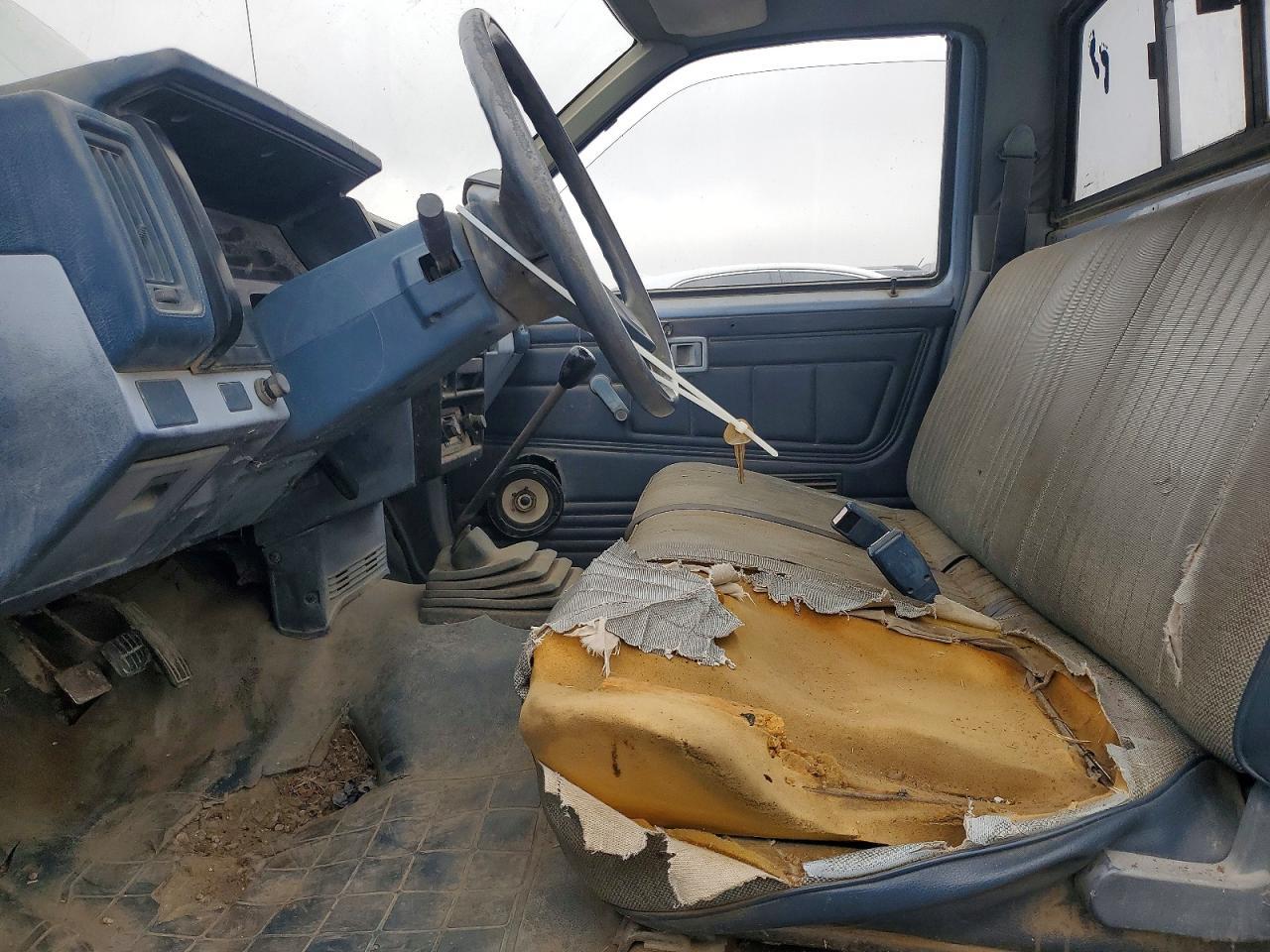 1986 Nissan D21 Short BED