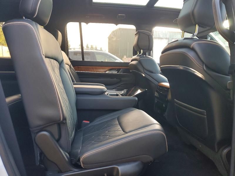 2022 Jeep Grand Wagoneer Series iii