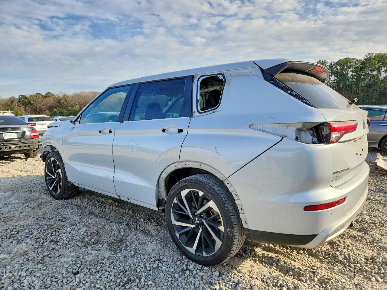 2023 Mitsubishi Outlander se