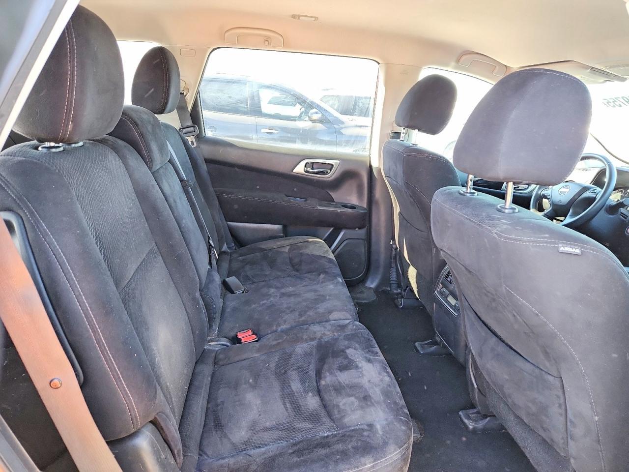 2014 Nissan Pathfinder s