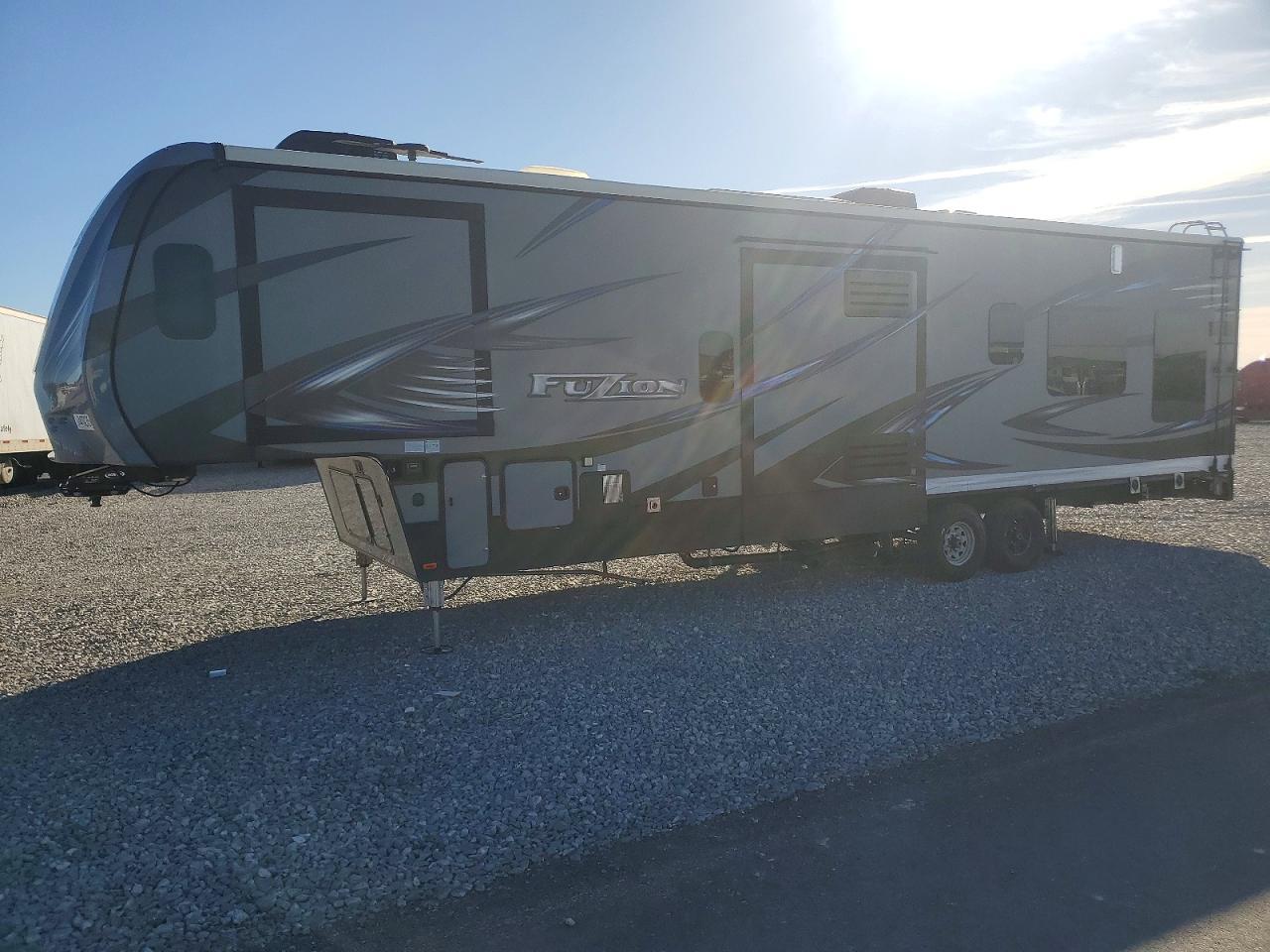 2017 Keystone Fuzion