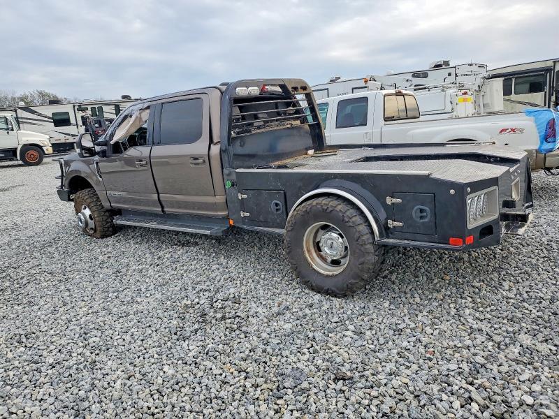 2022 Ford F350 Super Duty Flatbed Truck