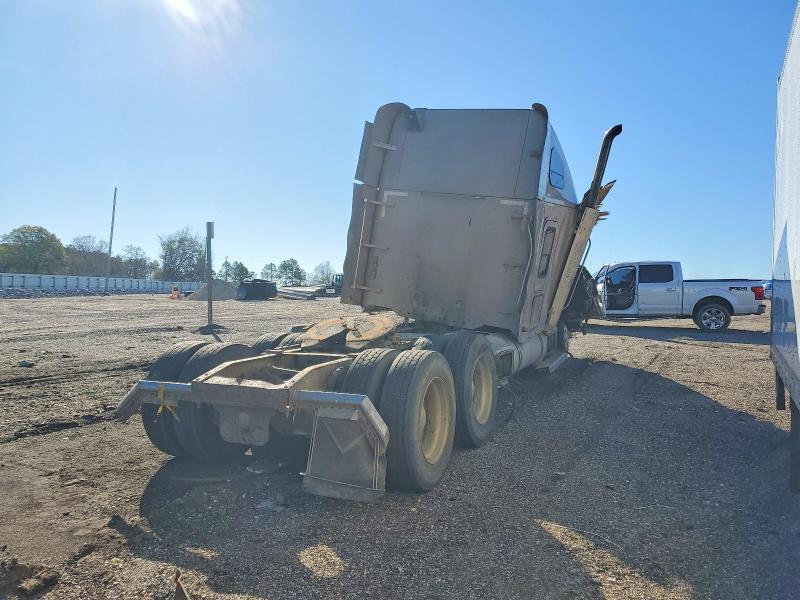 2005 Freightliner Coronado Semi Truck