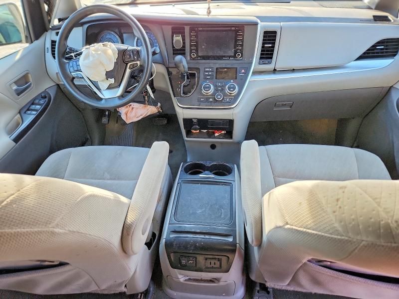 2018 Toyota Sienna le