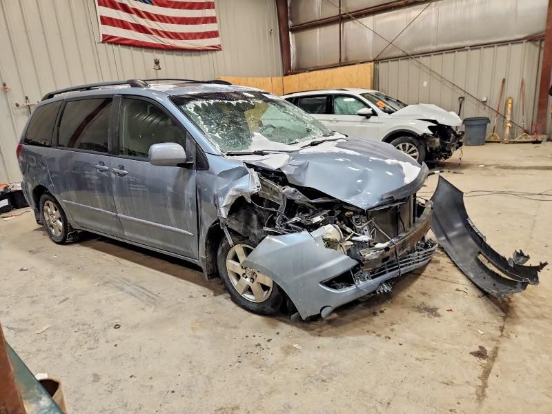 2004 Toyota Sienna xle