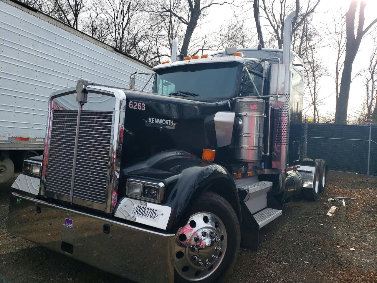 2000 Kenworth W900 Semi Truck