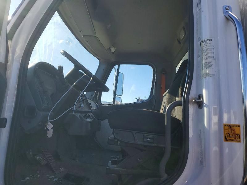 2016 Freightliner Business Class M2 BOX Truck