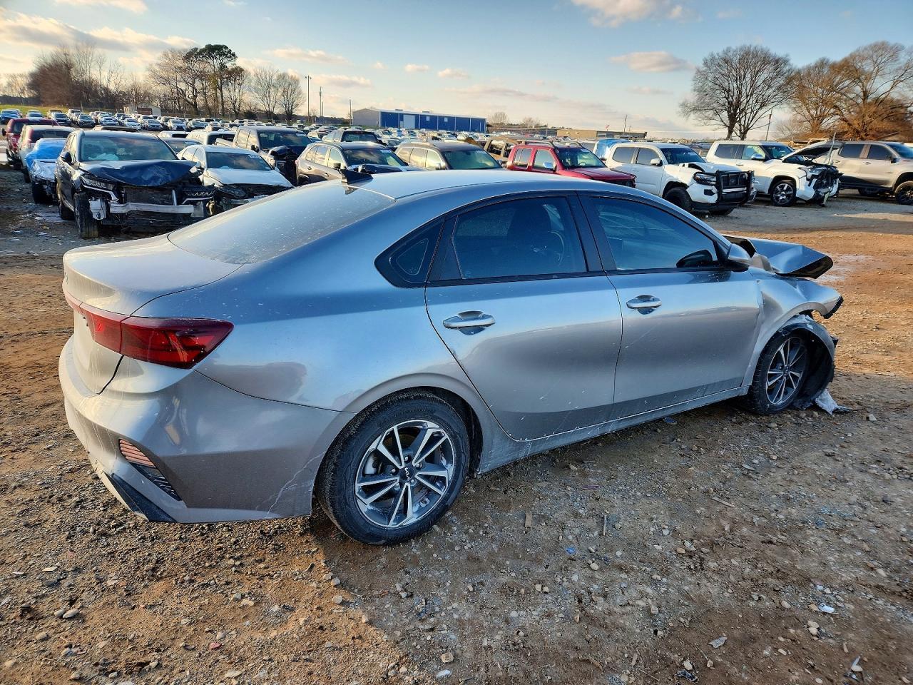 2023 KIA Forte lx