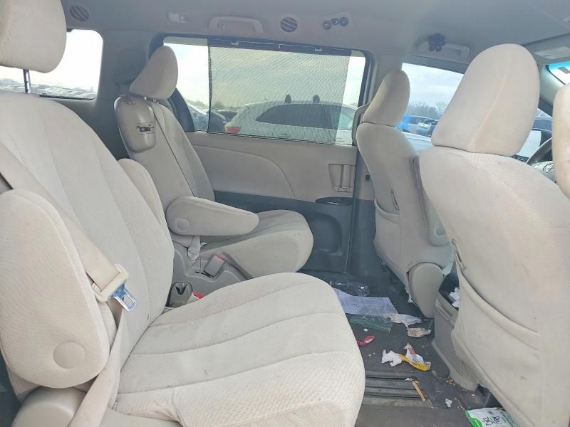 2011 Toyota Sienna le