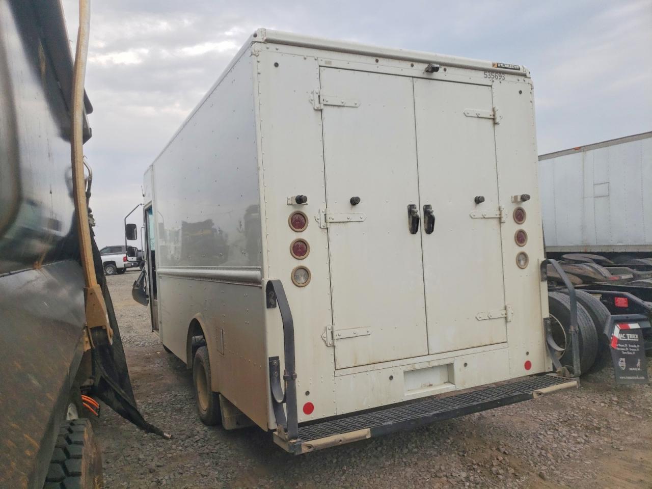 2022 Ford E450 Delivery Truck