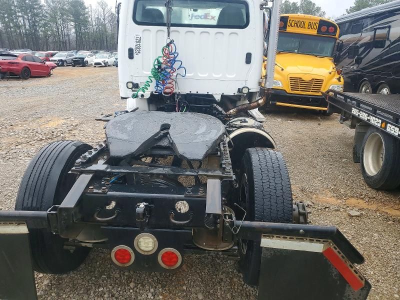 2015 Freightliner Business Class M2 Semi Truck