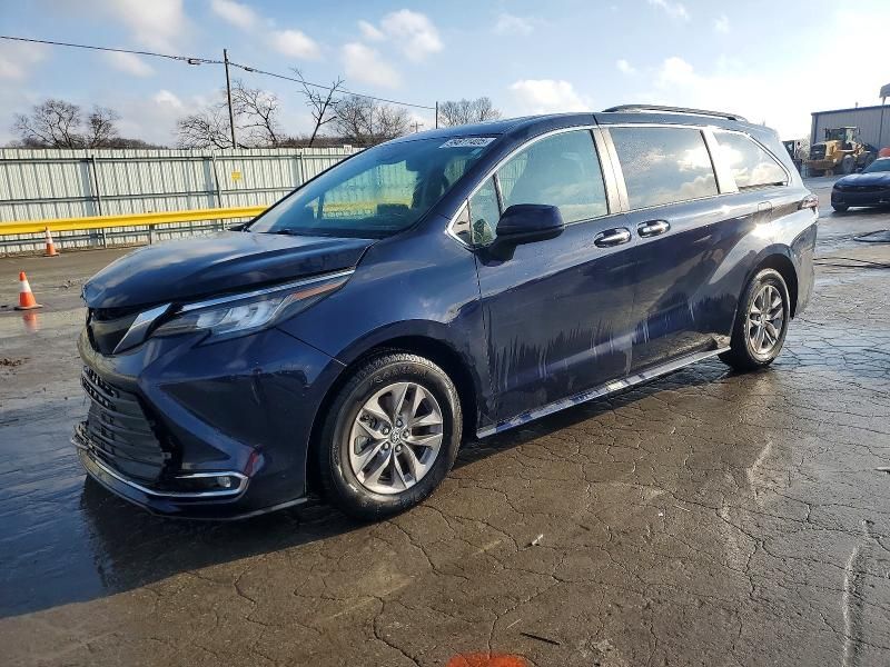 2023 Toyota Sienna xle