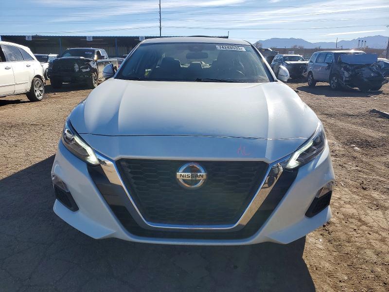 2022 Niss Altima 2.5 sv