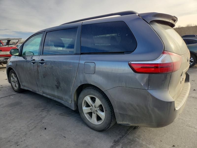 2019 Toyota Sienna le