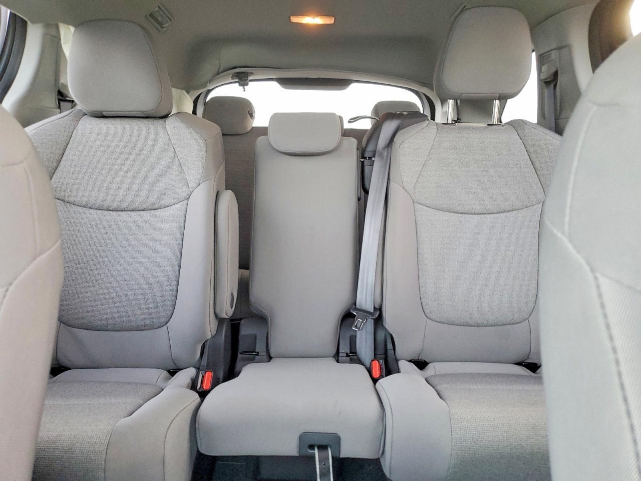 2023 Toyota Sienna le