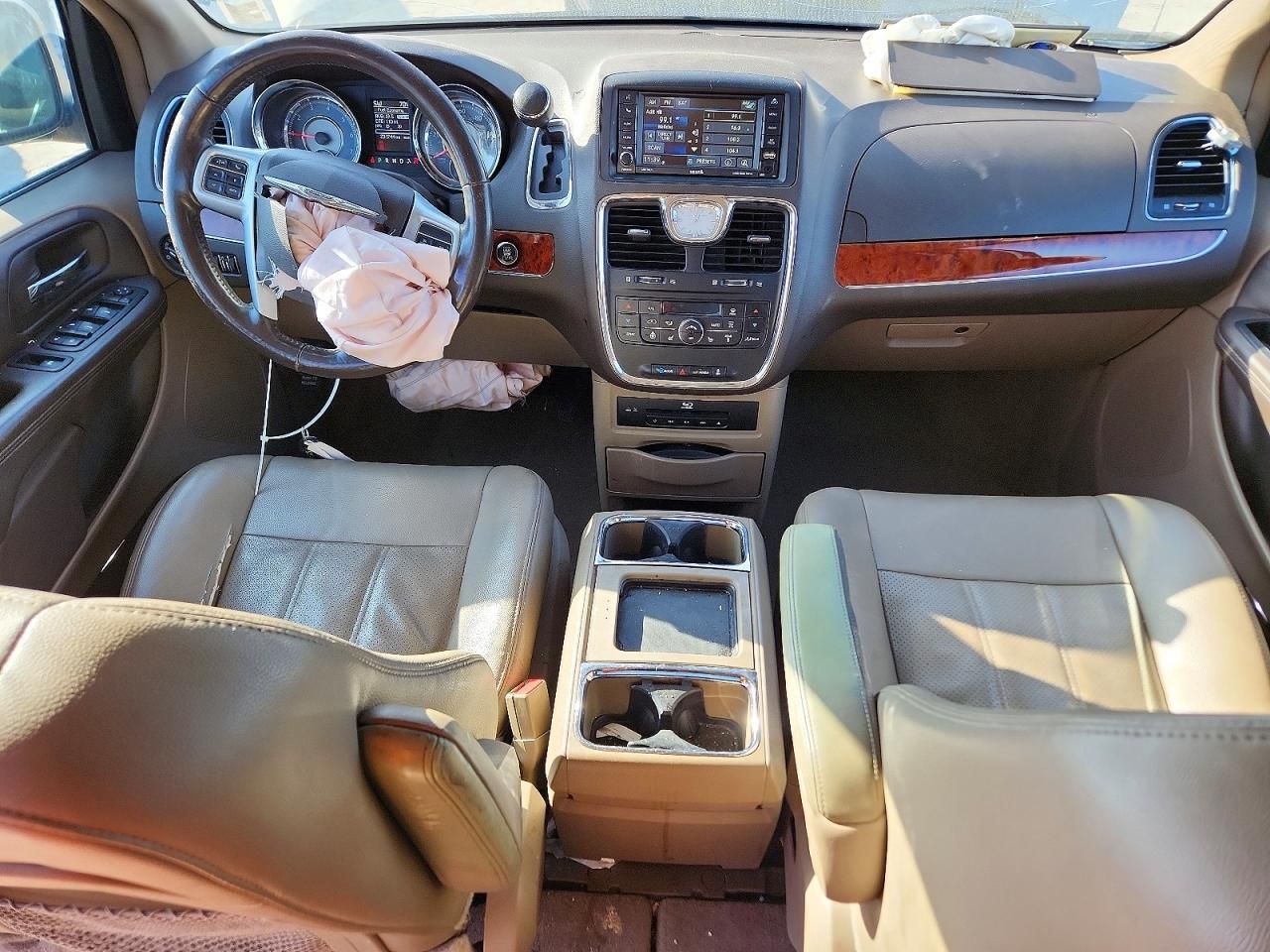 2013 Chrysler Town & Country Touring l