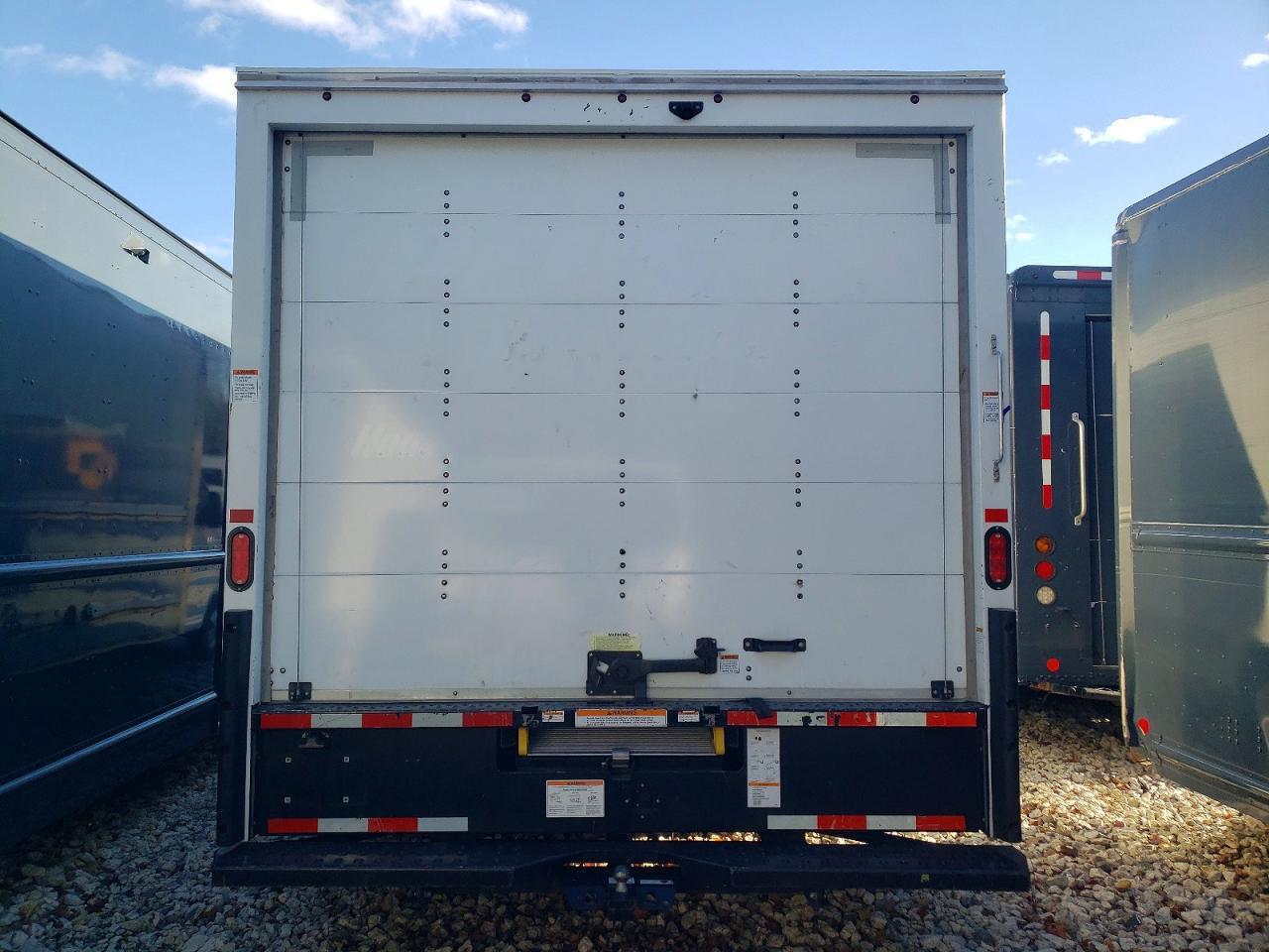 2023 GMC Savana CUT-BOX Truck