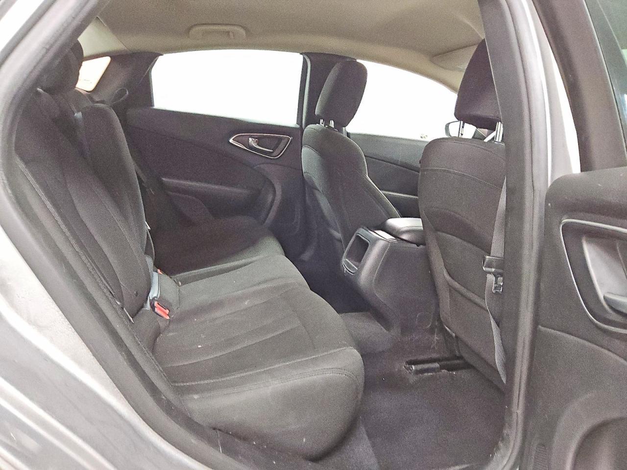 2017 Chrysler 200 lx