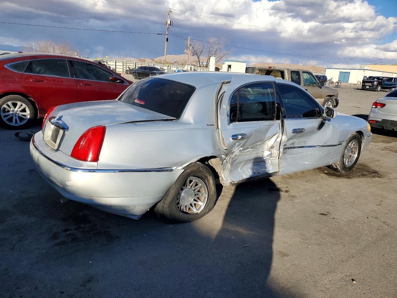 2002 Lincoln Town car Signature