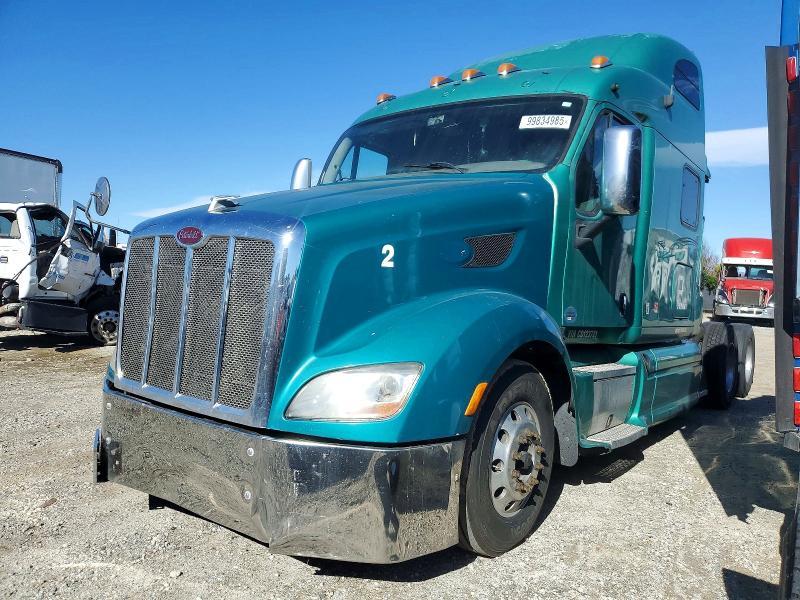 2012 Peterbilt 587 Semi Truck