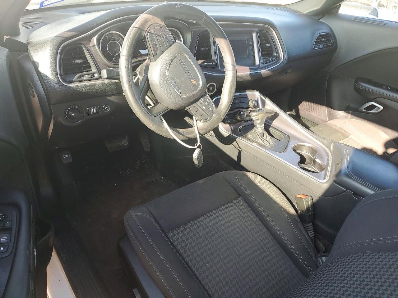 2015 Dodge Challenger sxt