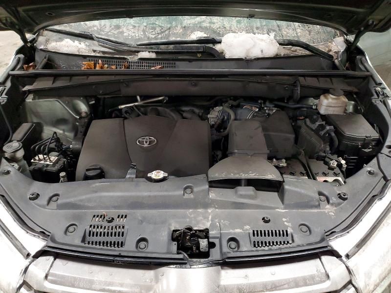 2018 Toyota Highlander se