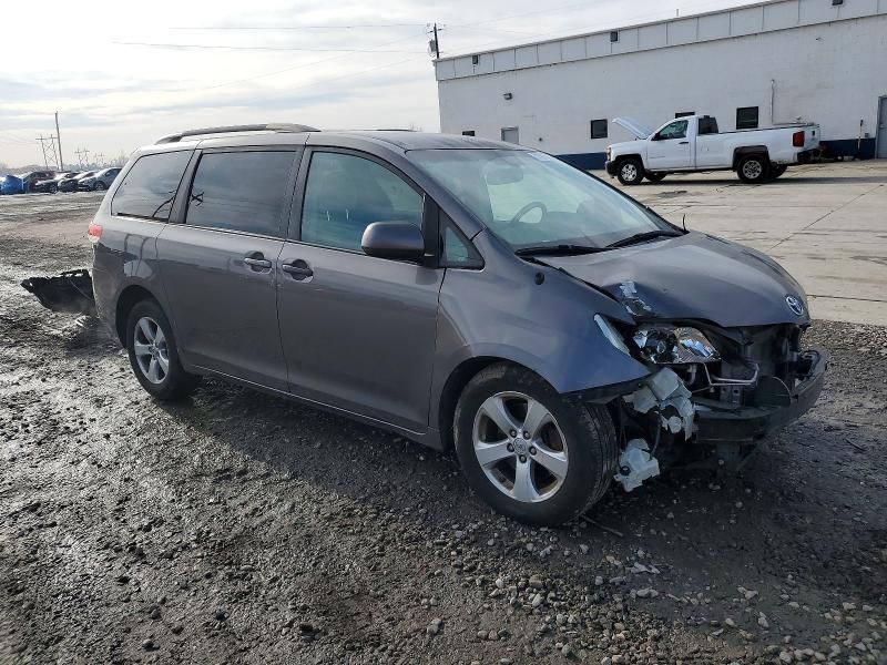 2013 Toyota Sienna le
