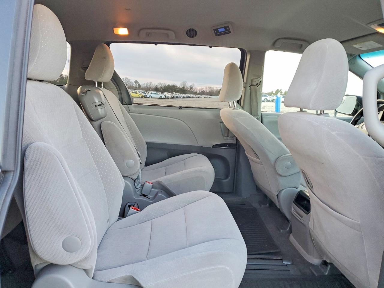 2017 Toyota Sienna le