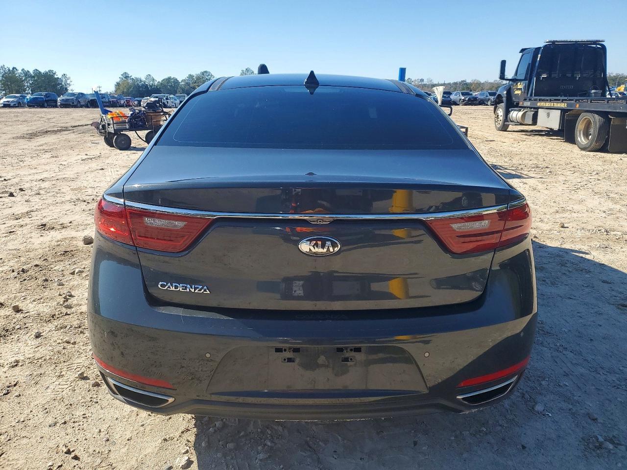 2017 KIA Cadenza Technology