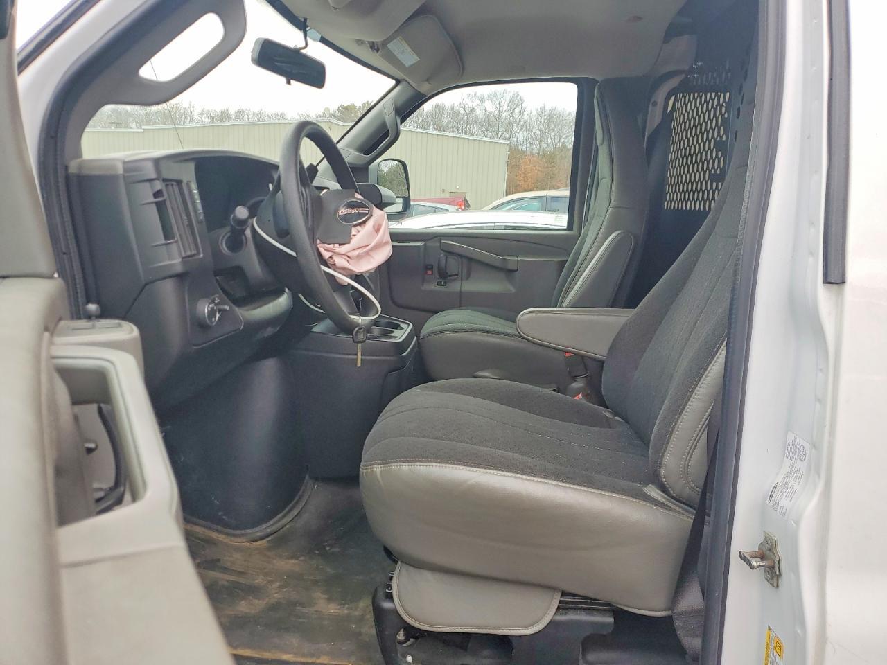 2021 GMC Savana G2500 Delivery van
