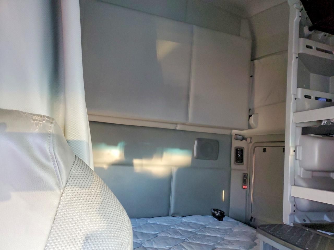 2019 Kenworth Constructi-Semi Truck