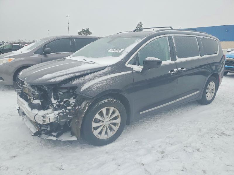2017 Chrysler Pacifica Touring l