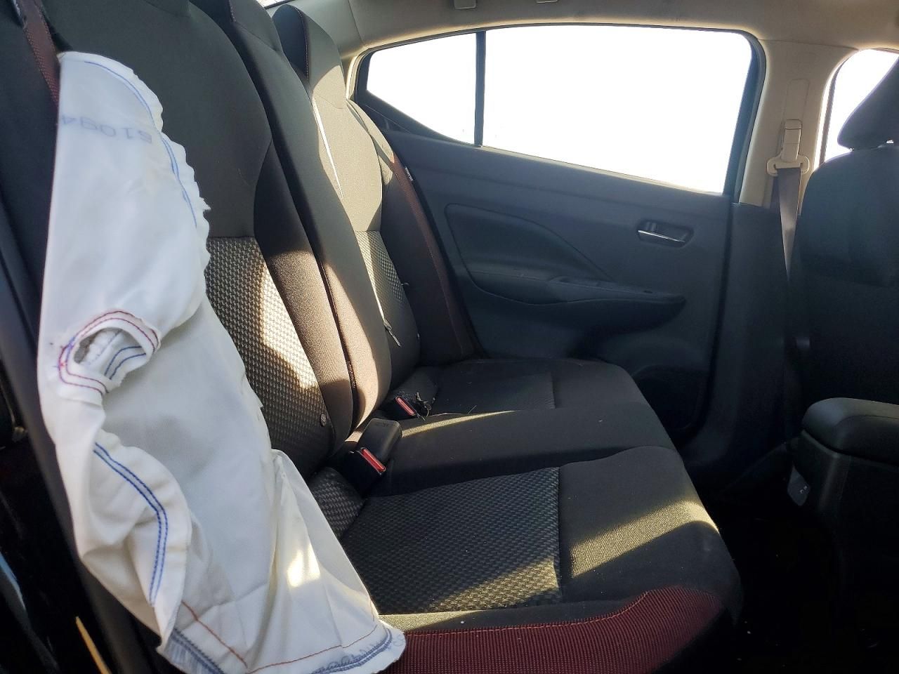 2025 Nissan Versa sr