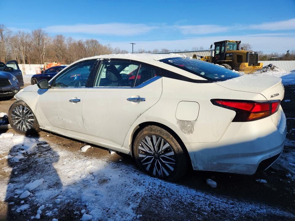 2024 Nissan Altima sv
