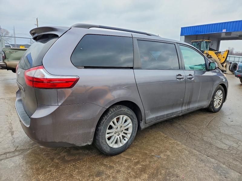 2017 Toyota Sienna xle