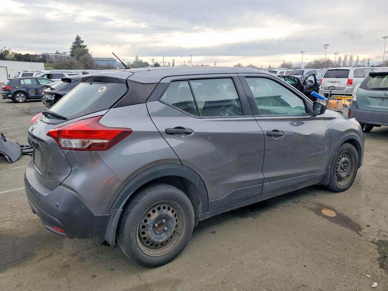 2020 Nissan Kicks s