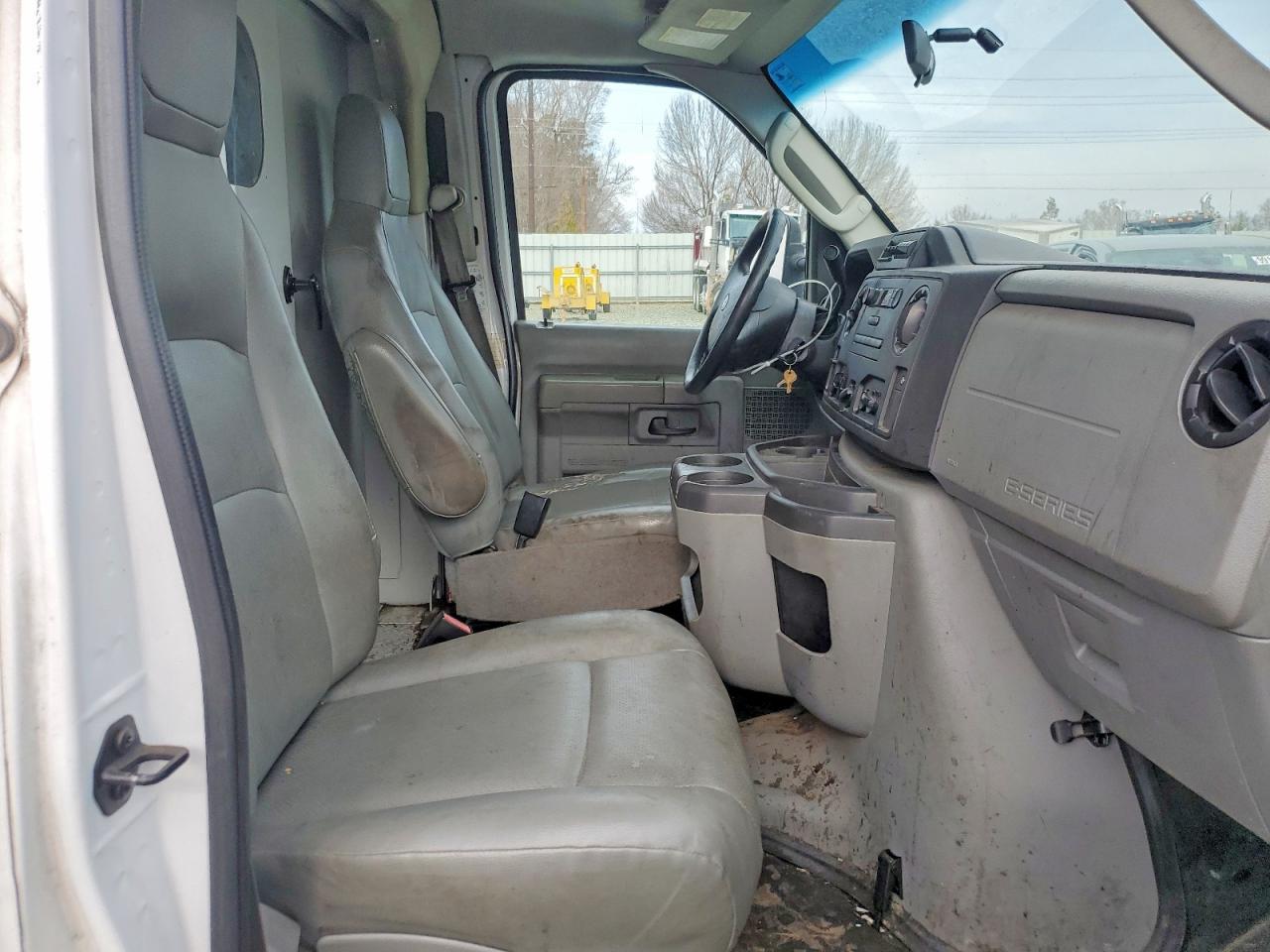 2015 Ford Econoline E350 Super Duty Cutaway van