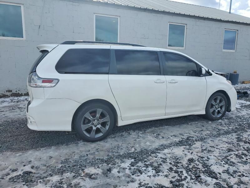 2015 Toyota Sienna Sport