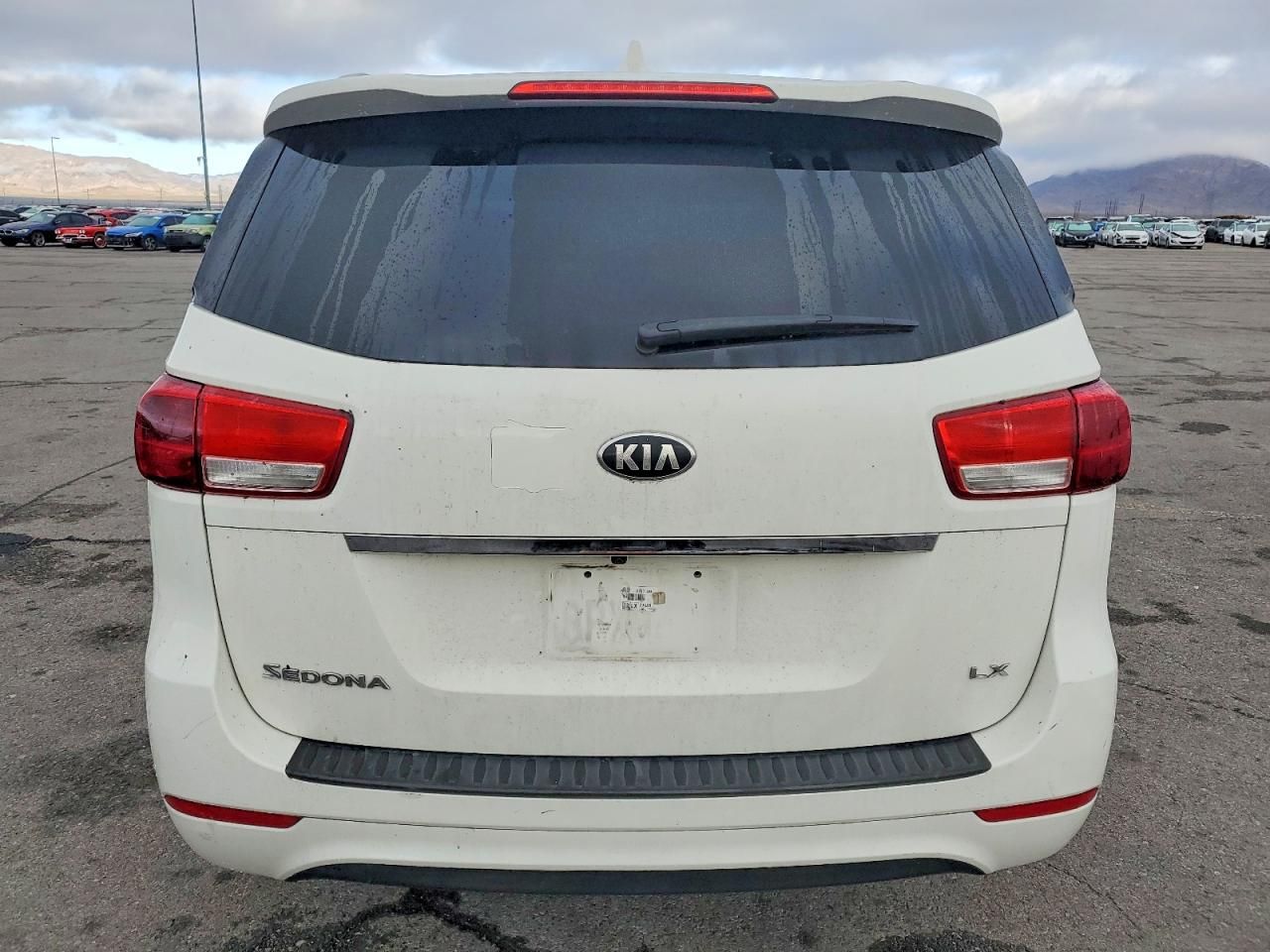 2016 KIA Sedona lx